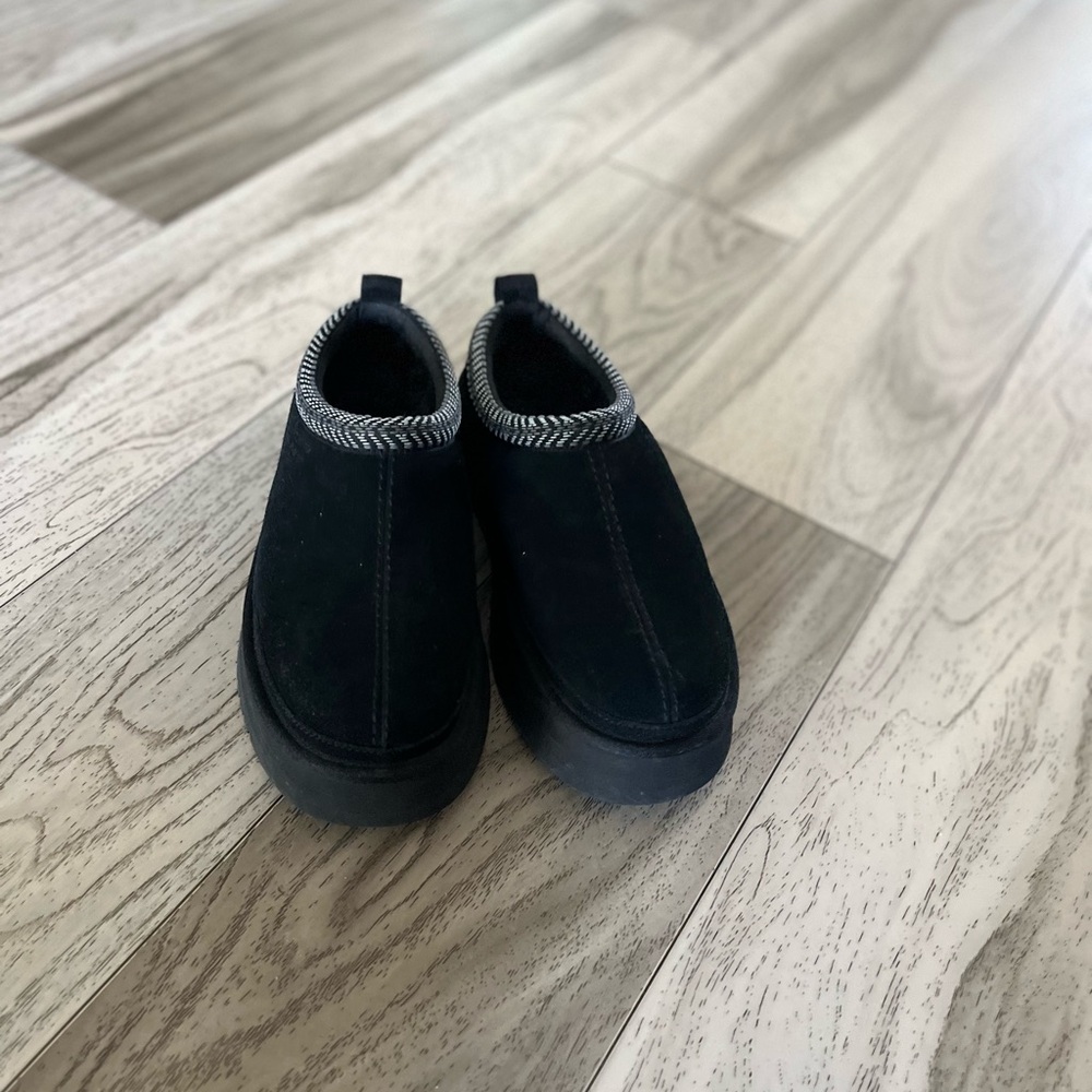 Kookaburra by Ugg Womens Black Slip-On Shoes
